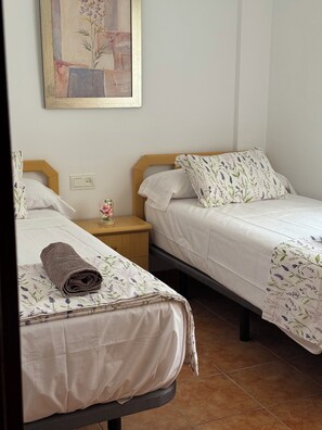 Iron/ironing board, internet, bed sheets - Beach cottage just a 2-minute walk away—perfect for families (Nerja)