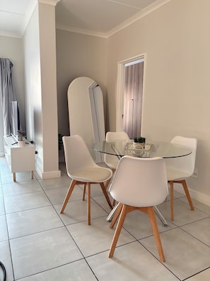 Dining - Luxury 2-bedroom Apartment ,The Blyde Crystal Lagoon, Pretoria (Pretoria)