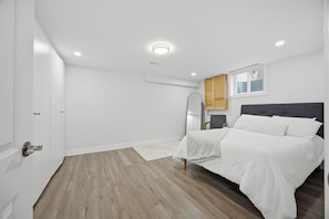 Unclassified image, 4 of 33, button - Upscale 5BR Home + 2 Offices + Kids Playroom + Ideal for large families (Mississauga)