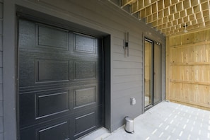 Exterior detail - Stunning 2 bed, 4 bath in Green Hills! (Nashville)