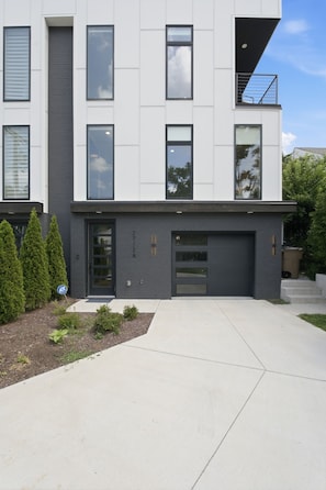 Exterior - Stunning 2 bed, 4 bath in Green Hills! (Nashville)