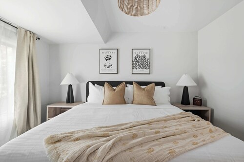 Grand 4BR Downtown Townhome escapade