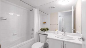 Shower, hair dryer, shampoo - Morning Coffee | Modern Studio & Park Views ⭐ (Toronto)
