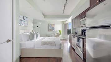 Iron/ironing board, WiFi, bed sheets