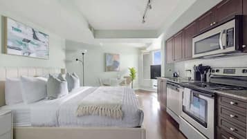 Iron/ironing board, WiFi, bed sheets