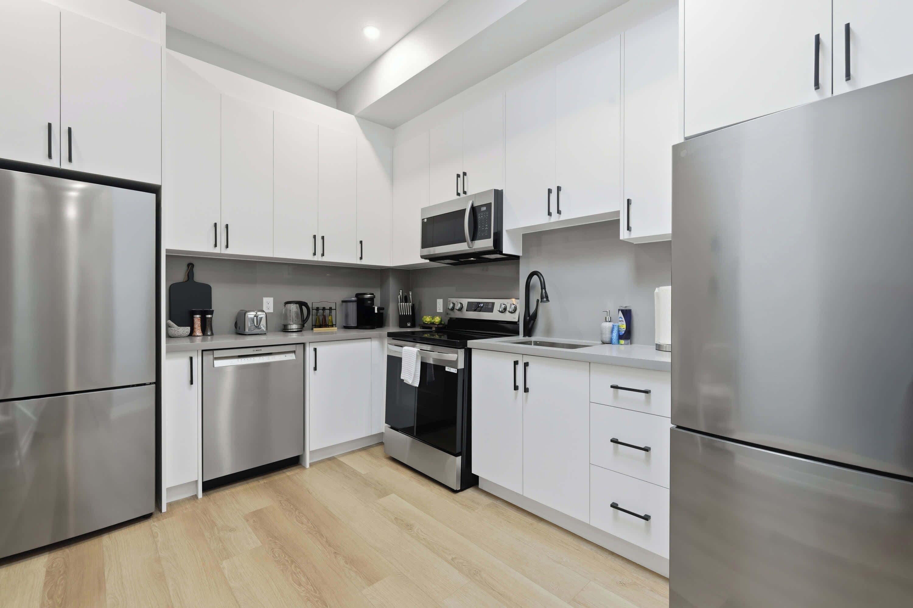 Coffee/tea maker, fridge, microwave, oven
