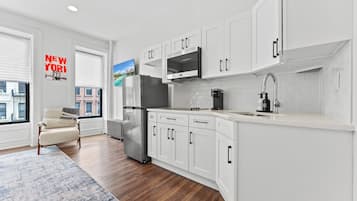 Coffee/tea maker, fridge, microwave, stovetop