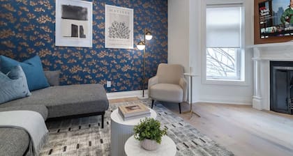 Designer 2BR Apt Fireplace & Movie Nights!