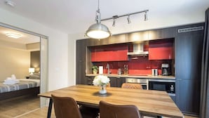 Private kitchen - Entertainment District 1BR Steps to CN Tower! (Toronto)