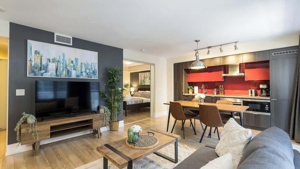 Living area - Entertainment District 1BR Steps to CN Tower! (Toronto)