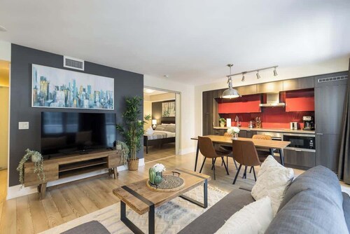 Entertainment District 1BR Steps to CN Tower!