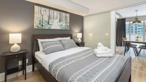 Room - Entertainment District 1BR Steps to CN Tower! (Toronto)