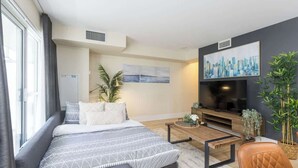 Room - Entertainment District 1BR Steps to CN Tower! (Toronto)