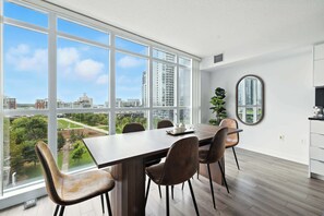 Unclassified image, 4 of 41, button - Modern 2BR Condo Stunning Views, Walk Everywhere (Toronto)