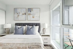 Unclassified image, 3 of 41, button - Modern 2BR Condo Stunning Views, Walk Everywhere (Toronto)