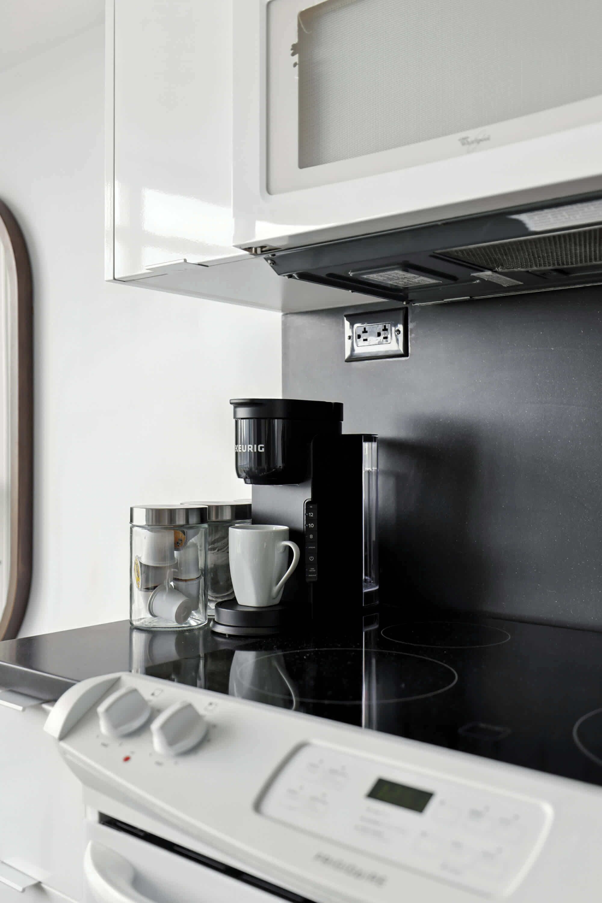 Coffee/tea maker, fridge, microwave, oven