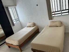 Iron/ironing board, internet, bed sheets - Spacious Single-Story House in Mérida | Near Altabrisa & Cholul | A/C / Wi-Fi (Mérida)