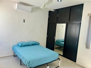 Iron/ironing board, internet, bed sheets - Spacious Single-Story House in Mérida | Near Altabrisa & Cholul | A/C / Wi-Fi (Mérida)