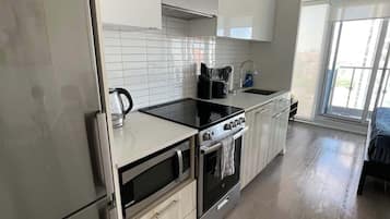 Coffee/tea maker, fridge, microwave, oven