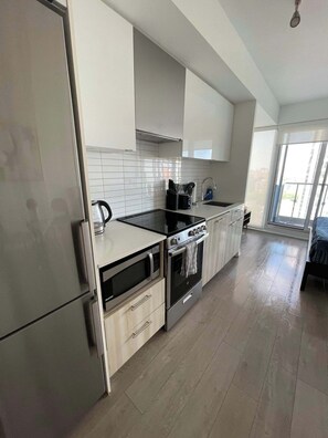 Unclassified image, 4 of 18, button - Executive Studio w Balcony  Steps to Eaton Centre (Toronto)