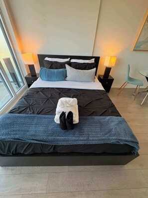 Unclassified image, 2 of 18, button - Executive Studio w Balcony  Steps to Eaton Centre (Toronto)