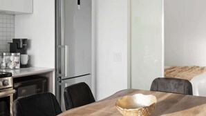 Dining - Stylish 2BR Retreat, Patio & Skyline Views (Toronto)