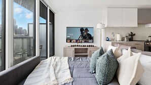 Room - Stylish 2BR Retreat, Patio & Skyline Views (Toronto)