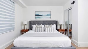 Tabla de planchar con plancha, wifi y ropa de cama 