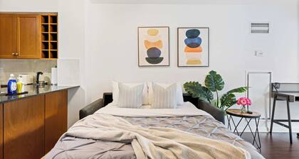 Cozy Urban Retreat Walk to Yonge-Dundas Square