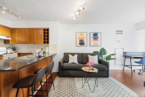 Cozy Urban Retreat Walk to Yonge-Dundas Square