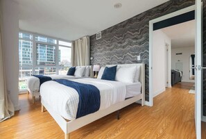 Room - Expansive 3BR Downtown Condo with Patio (Toronto)