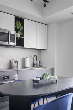Unclassified image, 5 of 37, button - Chic 2BR Retreat Modern Comfort and Prime Location (Toronto)