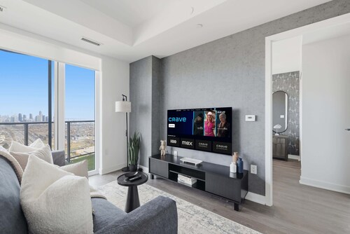 Chic 2BR Retreat Modern Comfort and Prime Location