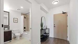 Unclassified image, 3 of 37, button - Chic 2BR Retreat Modern Comfort and Prime Location (Toronto)