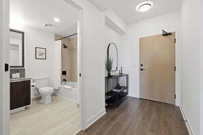 Unclassified image, 3 of 37, button - Chic 2BR Retreat Modern Comfort and Prime Location (Toronto)