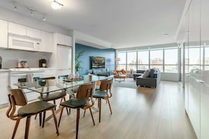 Interior - Free Parking! Grand 3BR/2BA Suite | Sleeps 8 | Parking Available (Toronto)