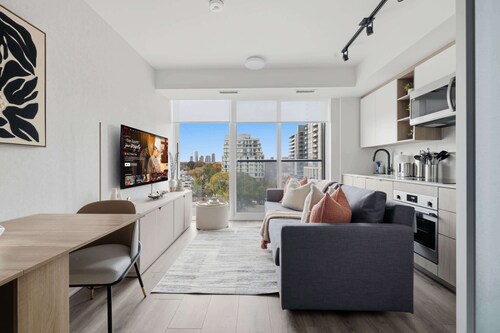 Scenic 2BR Condo with Views & Free Parking