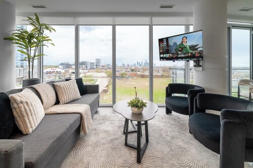 Panoramic 3BR Retreat by CF Sherway Gardens