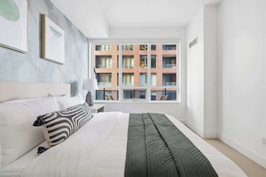 Room - Stylish 1BR Condo with Private Balcony and Views (Toronto)