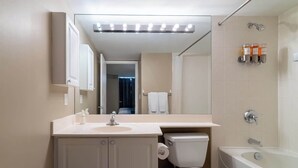 Unclassified image, 4 of 35, button - DT Toronto Waterfront Stay | Scenic View | Parking (Toronto)