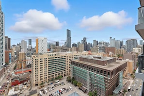 Unclassified image, 2 of 24, button - Modern City Retreat in the Heart of Toronto (Toronto)