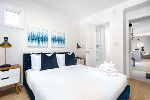Iron/ironing board, WiFi, bed sheets - Trendy Ossington Stay | Walk to Dining & Nightlife (Toronto)
