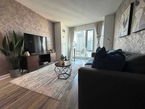 Downtown King Retreat | Walk to Yonge Sq