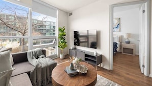 Living area - Downtown Condo Walk to CN Tower & Entertainment (Toronto)