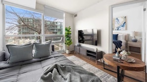 Room - Downtown Condo Walk to CN Tower & Entertainment (Toronto)