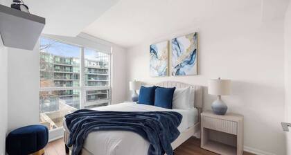 Downtown Condo Walk to CN Tower & Entertainment