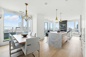 Dining - 2BR Entertainment District Hub | Balcony & Parking | Parking Available (Toronto)