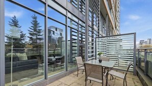Unclassified image, 4 of 43, button - Luxurious 4BR Oasis Walk to CN Tower Entertainment (Toronto)
