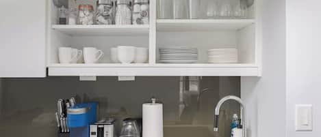 Coffee/tea maker, fridge, microwave, oven