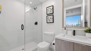 Shower, hair dryer, shampoo - Chic 2BR Urban High-Rise Scenic City Views (Toronto)